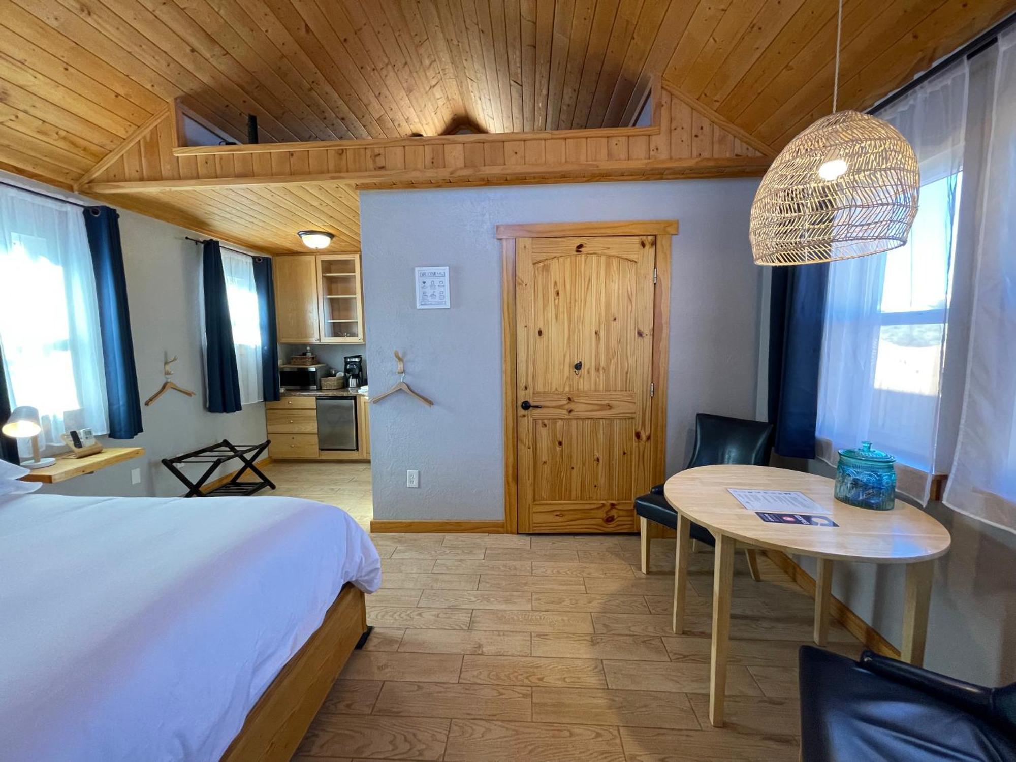 Willow Street Cottages Блафф Экстерьер фото