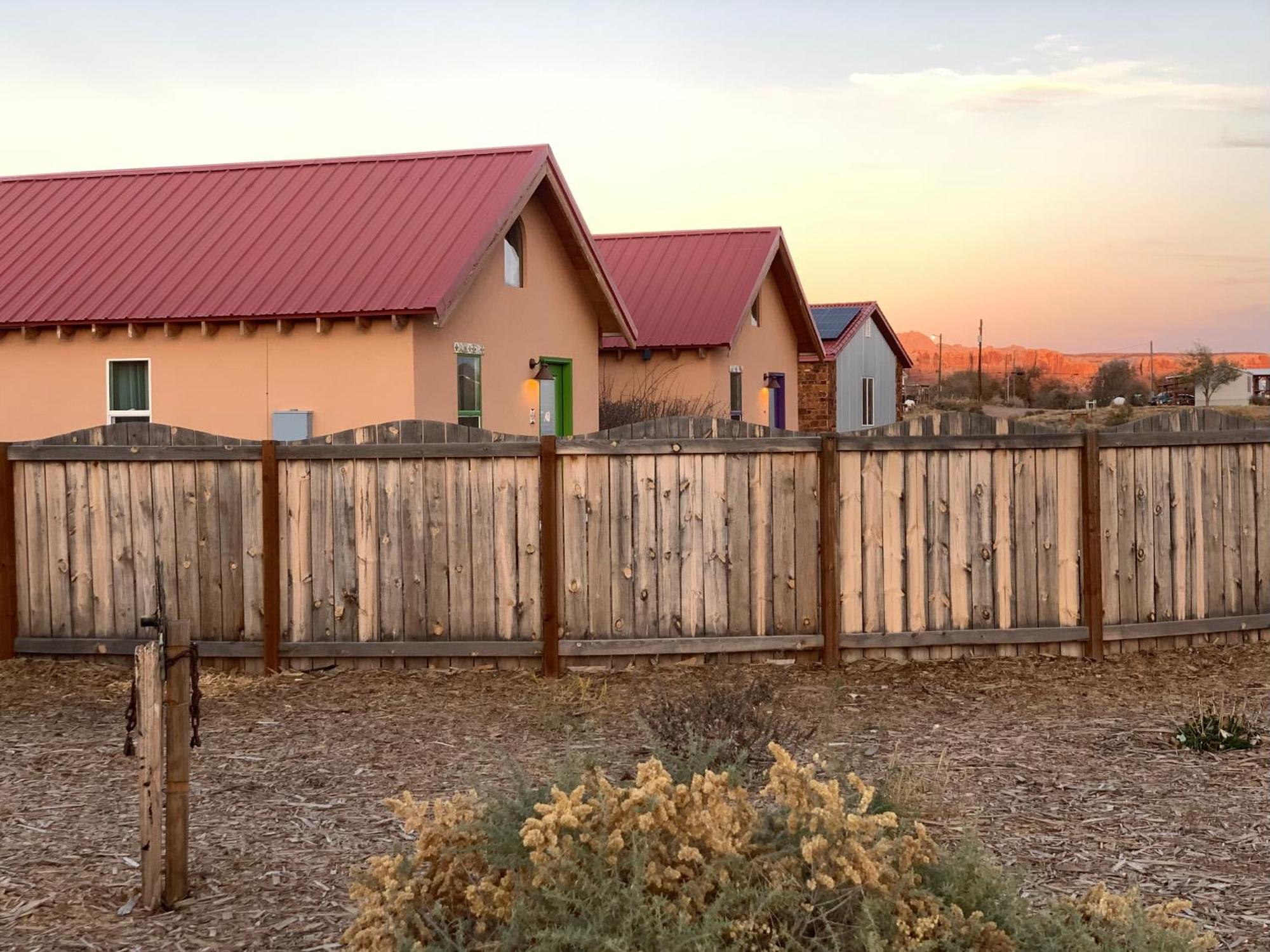 Willow Street Cottages Блафф Экстерьер фото